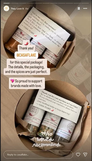 Casaflake spice set in a box with positive feedback text overlay